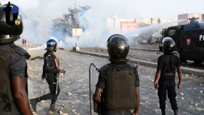 Ca chauffe à Ouakam : Affrontements entre forces de l’ordre et la population (photos)