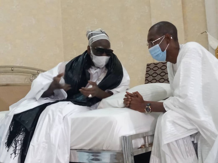 Excellente nouvelle pour les Mourides – Découvrez ce que Abdoulaye Daouda Diallo a remis au Khalife