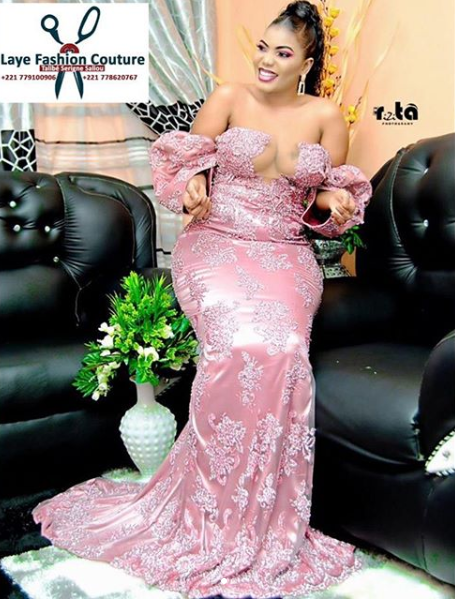 (07 Photos) Big maman de la série mœurs s’affile en Jongoma dans une robe à couper le souffle