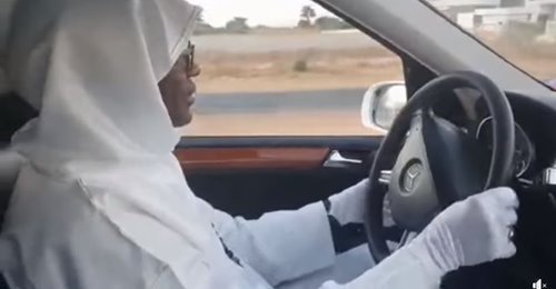 (Vidéo) En route pour Darou Mouhty, le Général Kara prend le volant
