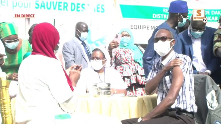 Covid-19 : Après Diouf Sarr, le Professeur Seydi et Marie Khémesse se sont vaccinés