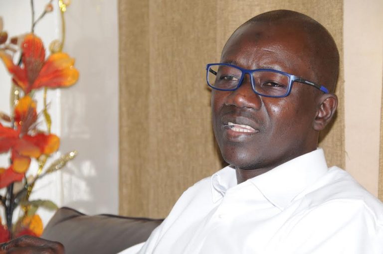 Khadim Bamba Diagne, économiste : « Si l’Etat veut maintenir ses recettes, il sera obligé d’augmenter les taxes. »
