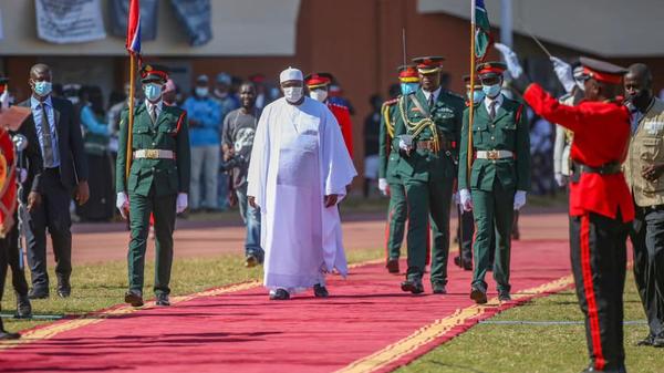 Gambie : Adamo Barro a été investi officiellement pour un second mandat (photos)