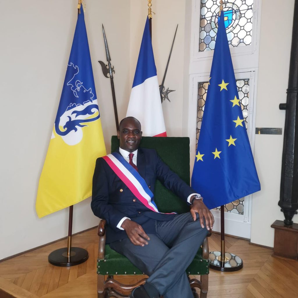(Vidéo) Oumar Ba – Candidat à la 9eme circonscription des Français établis hors de France : Pourquoi la candidature de Oumar Ba suscite l’espoir