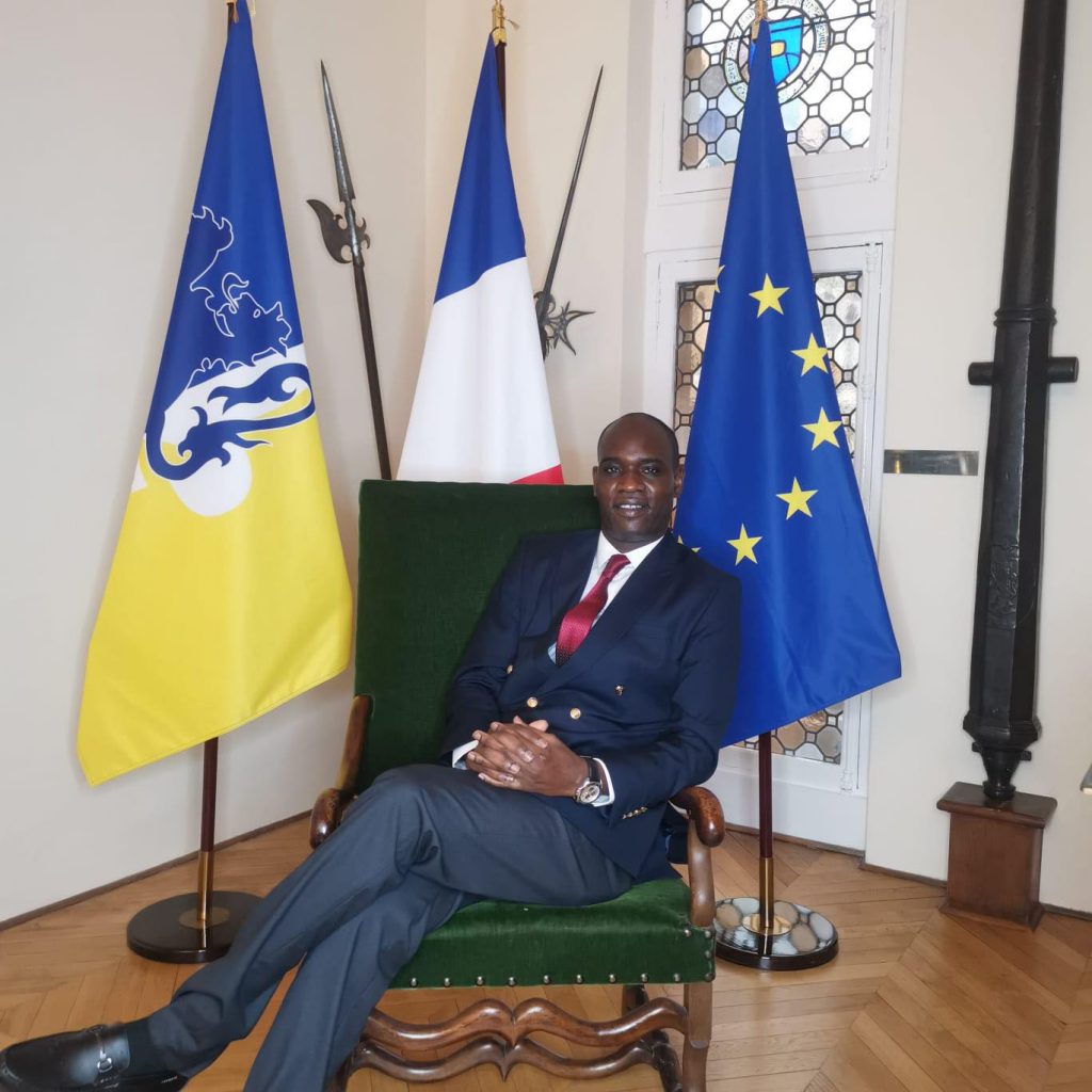 (Vidéo) Oumar Ba – Candidat à la 9eme circonscription des Français établis hors de France : Pourquoi la candidature de Oumar Ba suscite l’espoir