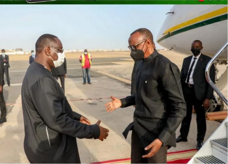 Photos: Le président du Rwanda, Paul Kagamé encore à Dakar pour…