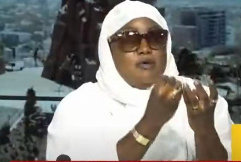 Aïsssatou Diop Fall : «Sonko mo yakh jikko yi…Macky xalé you guénnone mars, def concert casseroles juin nioka fiy djeulé » (Vidéo)