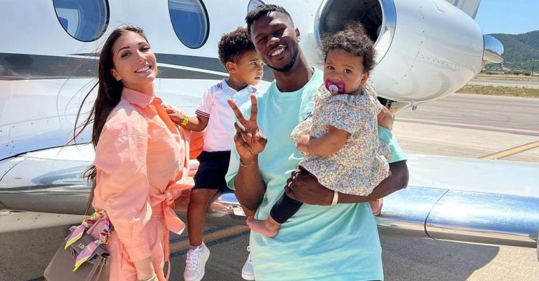 (05 photos) : En vacances, Keita Baldé et sa famille s’affichent tout heureux en avion.￼