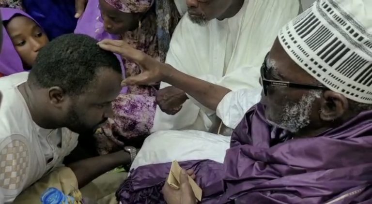Vidéo: L’homme d’affaires Cheikh Gadiaga reçu par Serigne Mountakha, voici tous les détails