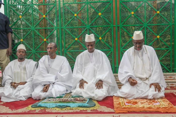 Macky Sall au mausolée de Cheikh Seydi El hadji Malick Sy