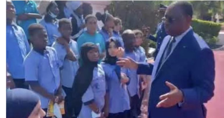 [Video] Palais : Moments insolites entre Macky Sall et des élèves de Sainte Fatima
