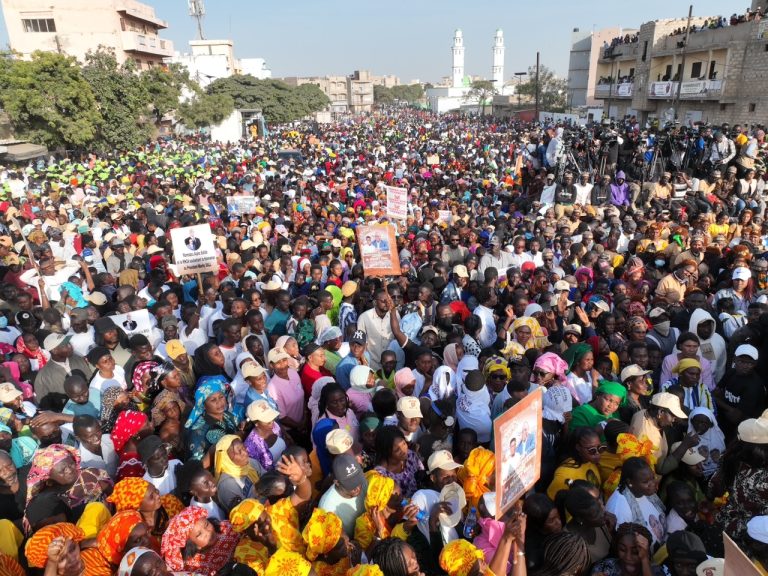 Fatou Diane Gueye Ministre de la Femme, de la Famille et de la Protection des Enfants réussit le pari de la mobilisation au tour du Président de la République (Photos)