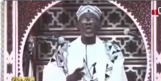 « Kou dei ci you niak fayda yi safara nga dieum » : Le discours de l’imam de la Grande mosquée devant le président Macky soulève une vive polémique (Vidéo)