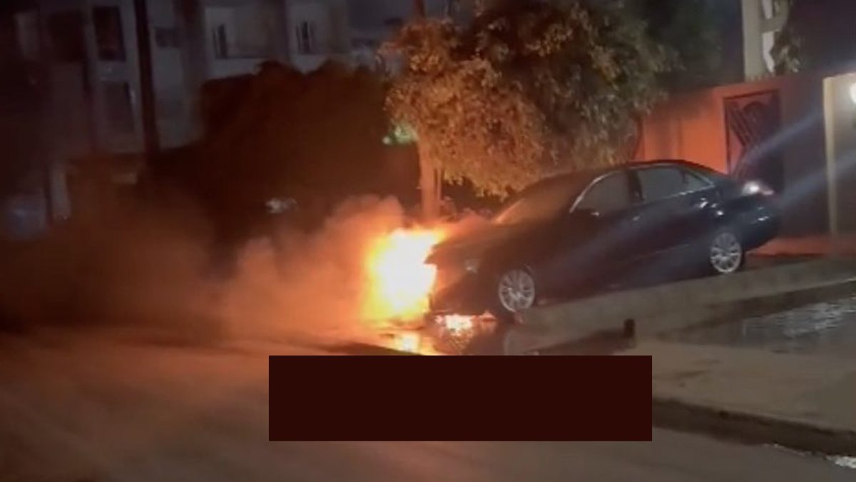 La maison du ministre Serigne Mbaye Thiam attaquée, sa voiture incendiée.  Regardez!