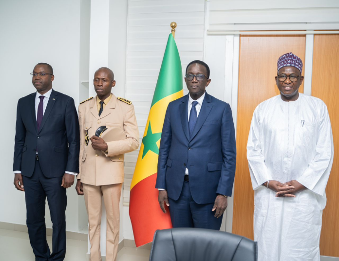 Yankhoba Diatara,Aly Saleh Diop et le premier ministre Amadou Ba