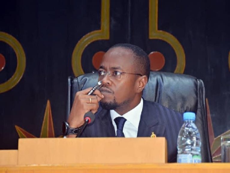 Abdou Mbow tance l’opposition : « Ceux qui disaient France dég@ge, déroulent le tapis rouge à un avocat français »