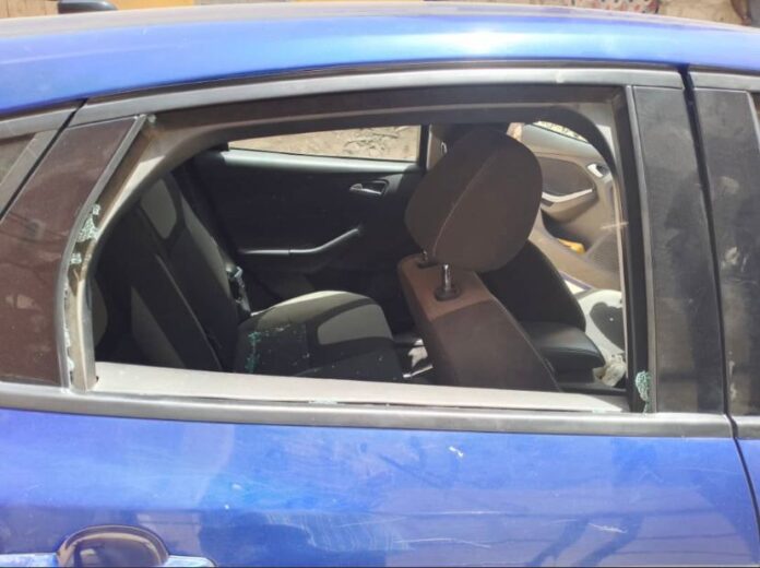 Procès Adji Sarr – Ousmane Sonko : La greffière qui avait pris l’audience attaquée, sa voiture vandalisée (Photos)