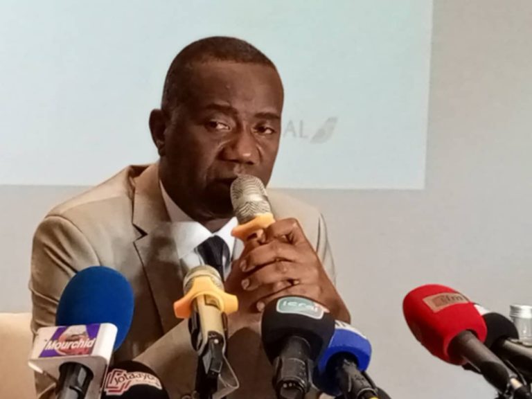 Iba Gueye - Directeur commercial et markering - Air Sénégal S.A dans un docu