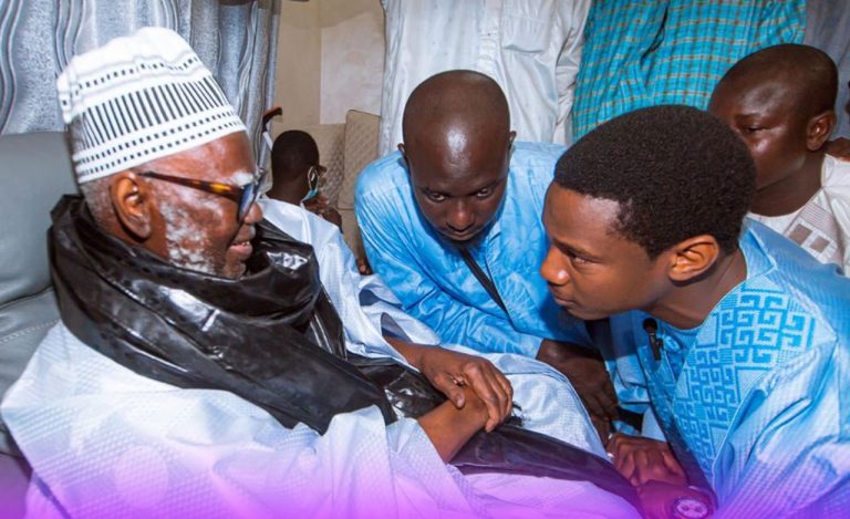 Magal de Touba : Pape Djibril Fall auprès du Khalife Général Serigne Mountakha Mbacké
