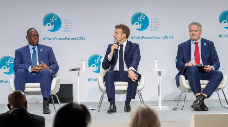 Forum de Paris / Macron salue l'exemplarité du président Macky Sall