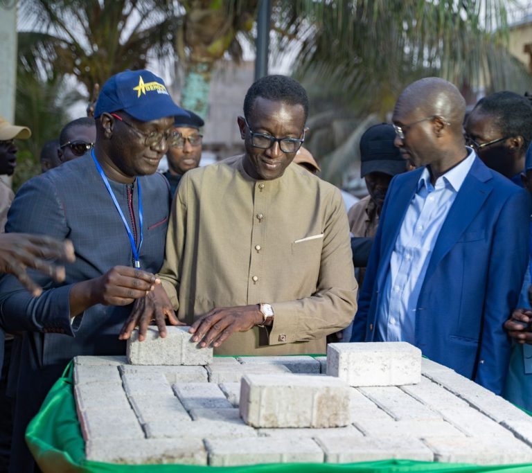 Le Premier Ministre Amadou BA procède au lancement des travaux d’aménagement et de pavage du boulevard des 30m