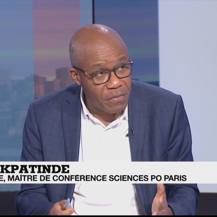 Journaliste et maître de conférence à Sciences Po Paris, Francis Kpatinde a été l'un des invités du 