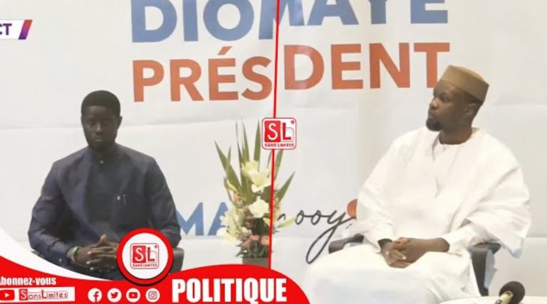 En Grand “Boubou” blanc : Ousmane Sonko fait sa première apparition en public après sa sortie (Vidéo)