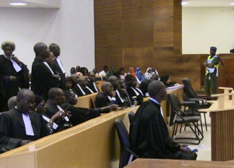 salle-daudience-tribunal-810x580