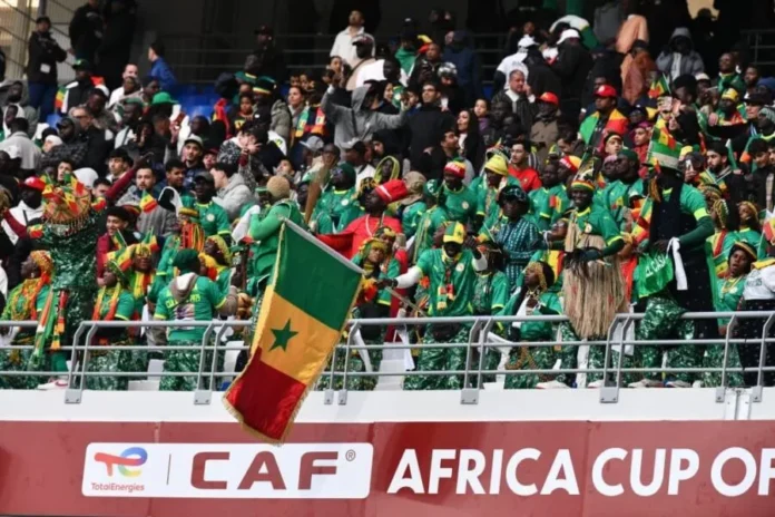 Supporters-senegalais-lors-du-match-contre-le-Botswana-900x600.jpeg